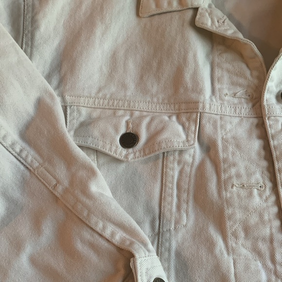 Eddie Bauer cream color denim jacket. Size medium. 100% cotton. Has been washed - Picture 3 of 11